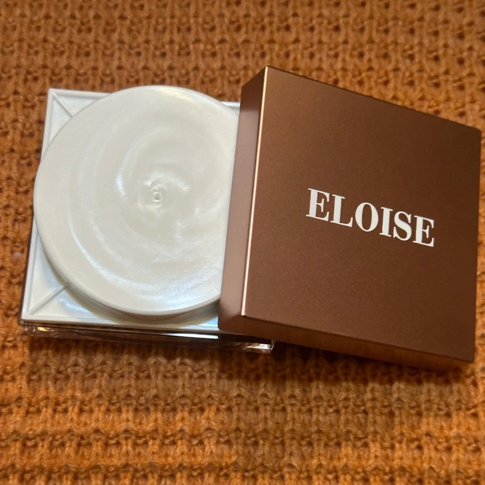Eloise Beauty Flawless Loose Setting Powder in Deep Caramel. New